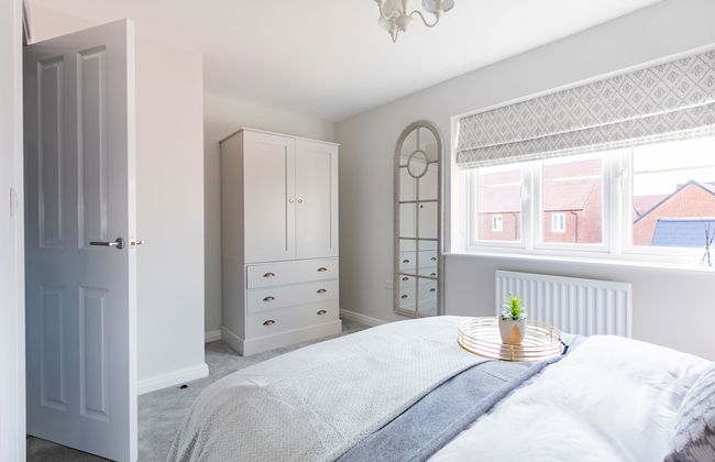 4 Bedroom Detached House 5mins Walk to Shopping Village - Foto 2