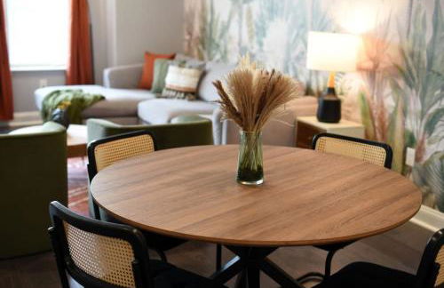 HostWise Stays - The Charlotte - Rooftop patio, Garage Parking, Prime Location, Large 3 Story Home - Foto 39