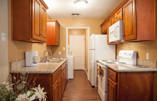 Longer Stay for Travelers Blocks from Hospital and Downtown Security Gates - Foto 20