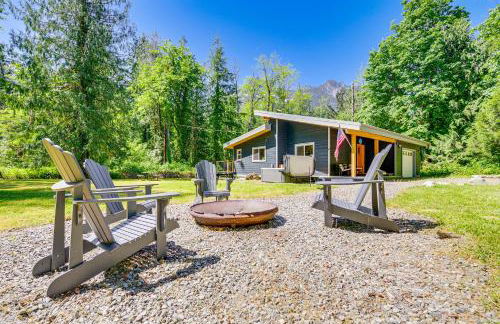 Deck, Hot Tub and Views Sleek Getaway in Index! - Foto 23