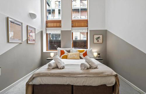 Sleek Modern City Apartment - Photo 11