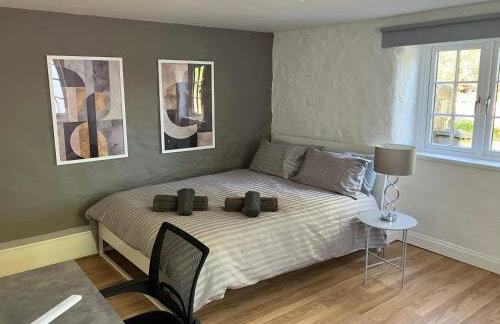 Lovely cottage in Penryn centre with parking - Photo 17