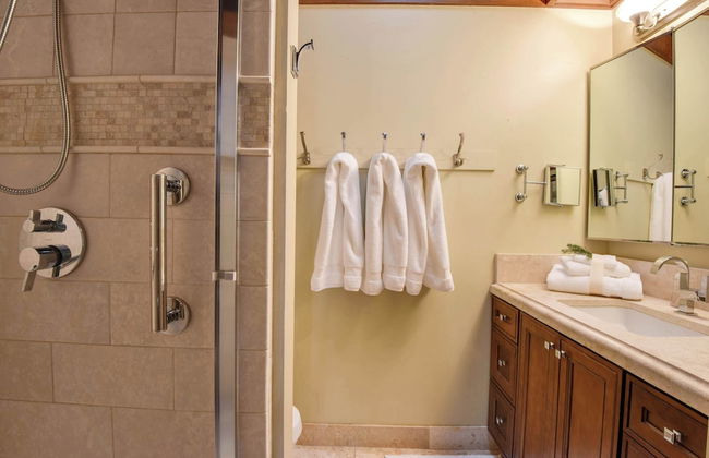 Joy on the River Stunning Waterfront Home for 10 - Foto 26