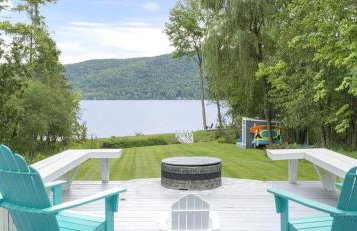 Tranquil Lakefront Cottage with Private Dock in Ticonderoga, New York - Foto 9