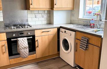 Spacious 3-Bed House - Contractors & Families - Free Parking - Fast Wifi - Foto 18