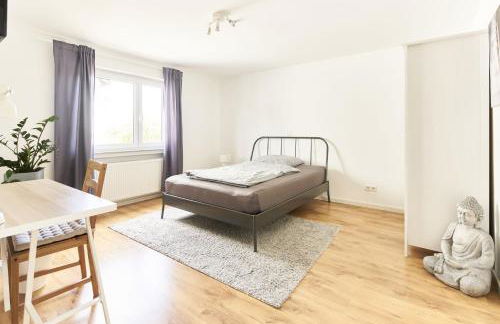 City Apartment Hasenheide - Wohnung mit 3 Schlafzimmern und Balkon mit Landschaftsblick - Foto 7