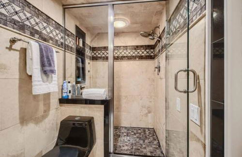 Pet Friendly Townhome WIth A Fireplace And A King Bed In Littleton - Foto 18