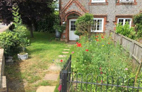 Corner Cottage - base for exploring North Norfolk - Photo 28