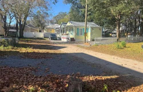 Cozy Downtown Cottage - Parking, Pet Friendly! - Foto 8