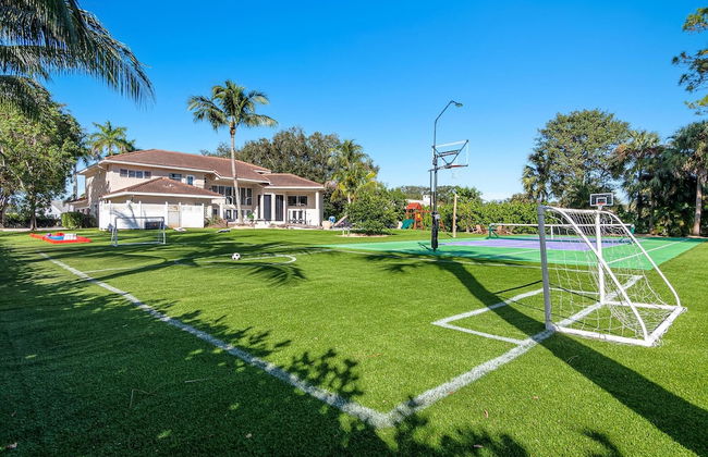 Luxurious 6-Bedroom Villa with Pool & Games - Foto 52