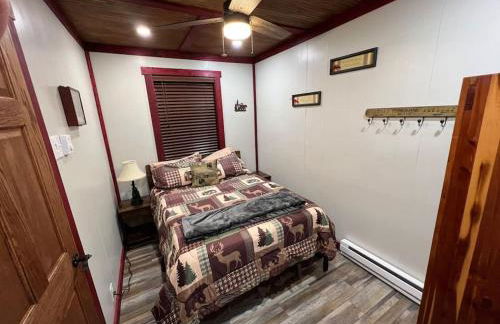 Cubs Den - Hot Tub- Walk to Lake- Fire Pit - Kayaks - Foto 20