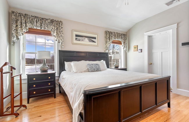 Golf-front Personal Arcade Hot tub Outdoor Kitchen - Photo 5