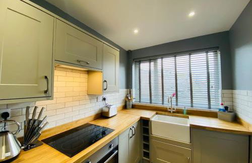 HOT TUB - Miners Cottage - edge of Brecon Beacons National Park - Heritage Town - Foto 29