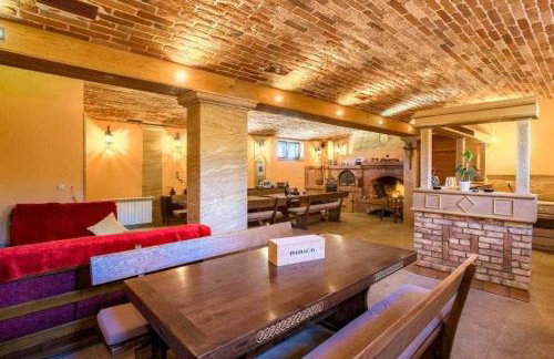 5-Bed Villa with Pool, Jacuzzi & Padel Court - Foto 14