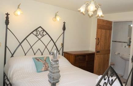 Shepherd's Watch Cottage - 5* Cyfie Farm with private hot tub - Foto 17