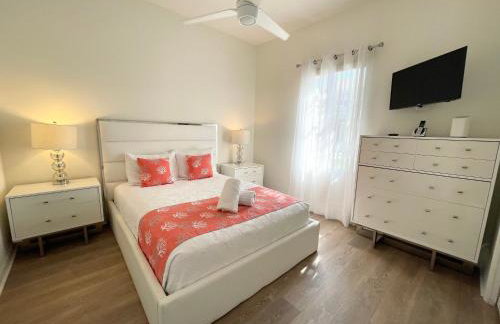 556 Gorgeous home with Pool and Spa Not Overlooked at Back 3 Bedrooms and 2 Full Bathrooms - Foto 10