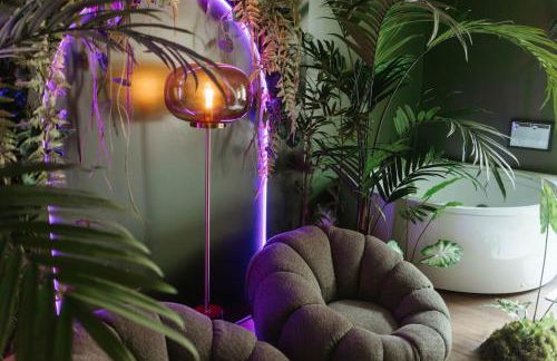 La Suite Chammarzt - Insolite - Escapade à deux -JungleRoom - baignoire balnéo privative - centre historique - Foto 7