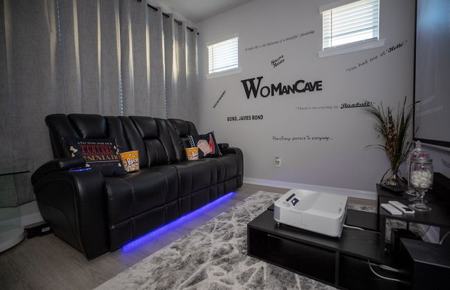 Newly Constructed Modern Pet Friendly Zen Home W/ Private Home Theater & Hot Tub! 1 Bedroom Home by RedAwning - Photo 20