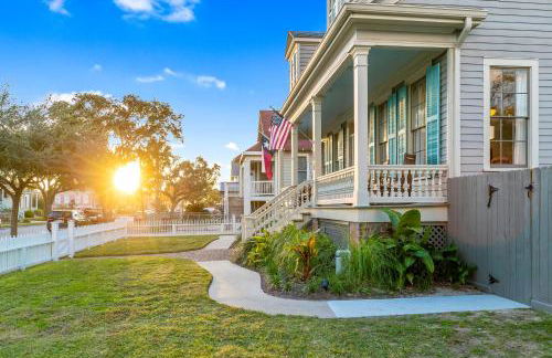 Historic 1871 Coastal Breeze with Heated Pool - Restoring Galveston - Photo 8