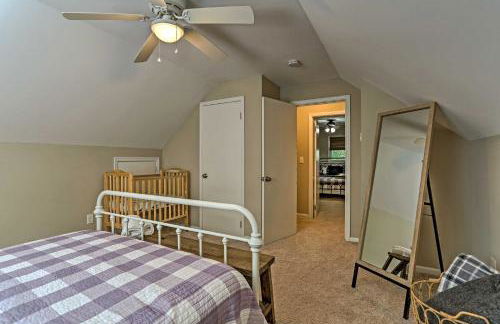 Deck and Gas Grill Modern East Stroudsburg Home! - Foto 16