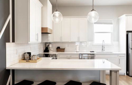 STAR Retreat Townhome with Garage 3 miles to Downtown - Foto 6