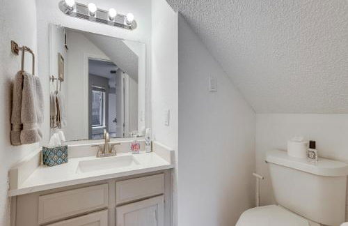 Lake-View Townhome with Pool Access in Houston Area! - Foto 12