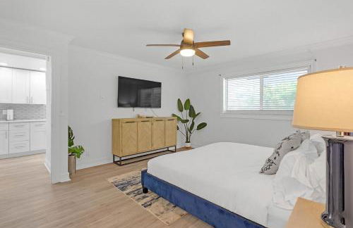 Waterfront 2BR Escape - Pool, Gym & Balcony with Intracoastal Views - Foto 31