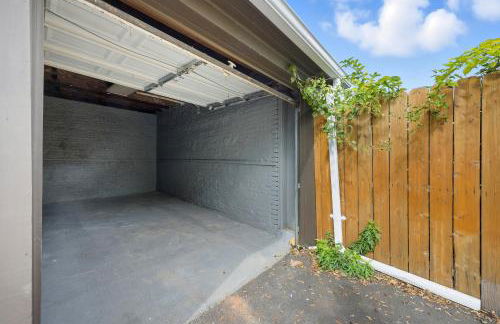 Airport Haven - Cozy 2BR Apt 5 Min Away - Foto 28