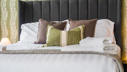 #111 New Farm with hot tub and Sauna - Sleeps 18 - Near Elmore Park - " Perfect for Contractors and Families - Parking space for 10 cars" - Foto 2