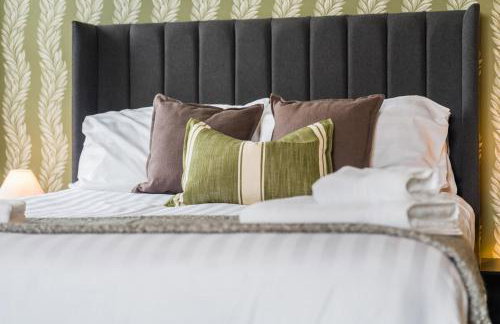 #111 New Farm with hot tub and Sauna - Sleeps 18 - Near Elmore Park - " Perfect for Contractors and Families - Parking space for 10 cars" - Foto 2