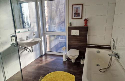 Cozy Apartment: Design Superior Suite Zentral - Küche - Balkon - Foto 11