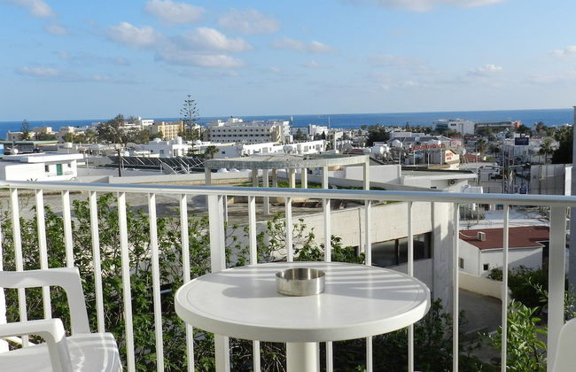 Elenapa Holiday Apartments - Foto 1