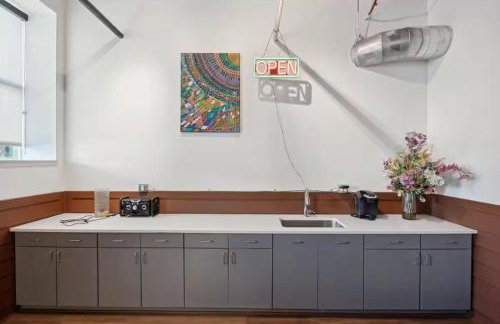 Stylish Loft 5 Min to Downtown No 212 - Photo 14