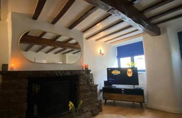 1750's cottage with open fire and beams - Foto 8