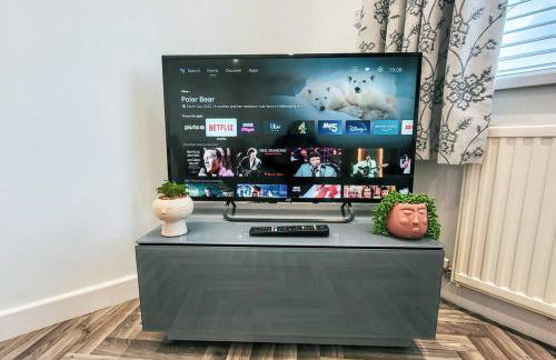 Lovely & modern 2-Bedroom Flat above shop in Tonteg - Foto 13