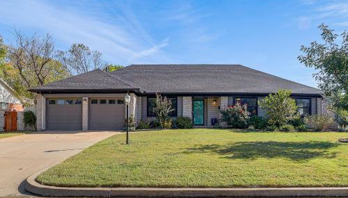 Pet-Friendly Home with Yard 8 Mi to Downtown Tulsa! - Foto 1