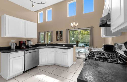 Upstay Home w Pool Hot Tub & Patio - Pet Friendly - Foto 14