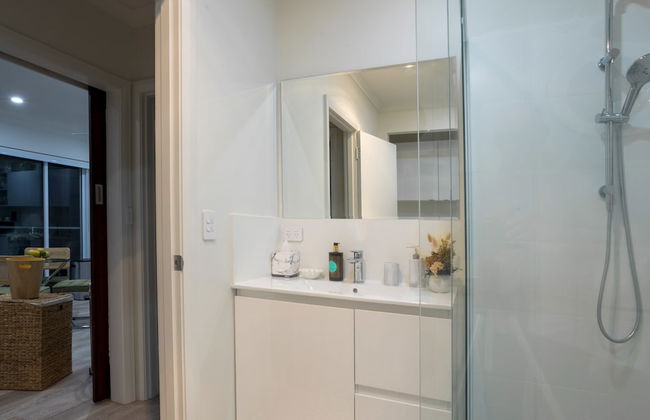 Beautiful Pet Friendly 1BR Cottage With Patio - Photo 5