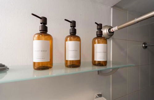 Two Bedroom house in Skokie with full kitchen and parking - Photo 23