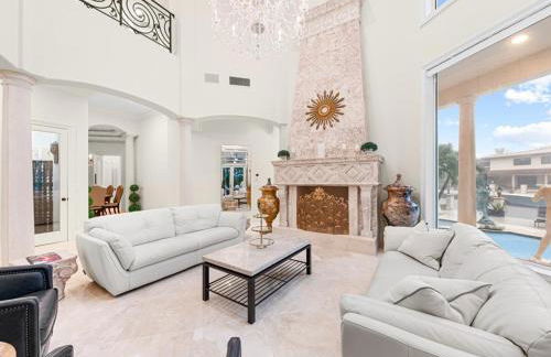 Near the Beach • Pool & Jacuzzi • Waterfront Villa - Foto 29