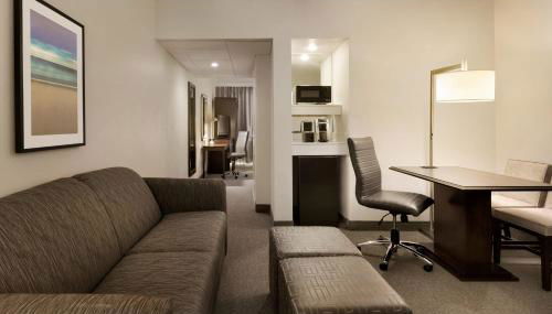 Cozy Two Room Suite with Modern Touches and Pool - Foto 4