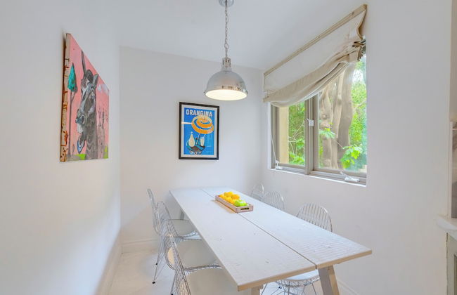 Carolwood - Modern Tuscan Villa With Rolling Lawns and Loggia in Holmby Hills - Photo 64