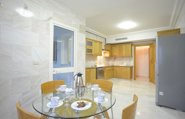 The Penthouse Suites Hotel - Photo 11