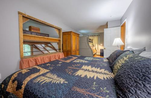 Hidden Gem Falls Cabin with Creek and Game Room - Foto 16