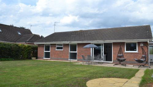 Jodi's Bungalow - Garden and Parking - Foto 2, Garden