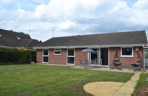 Jodi's Bungalow - Garden and Parking - Foto 2