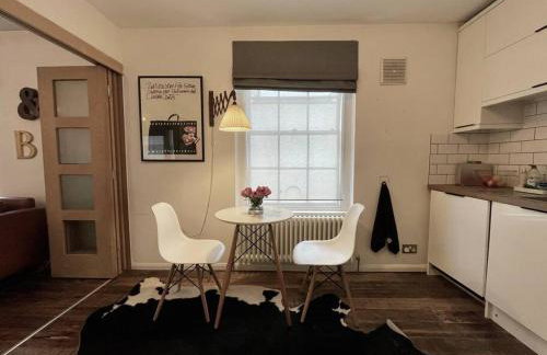 Gorgeous 2 bedroom apartment edge of Cabot Circus - Foto 17