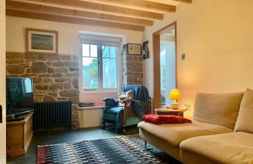 Lovely Cottage by Coastal Footpath & Surf Beaches! - Photo 15