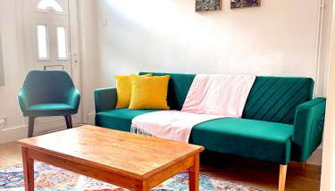 Cosy Lincoln Home Sleeps 6 with Parking - Foto 2