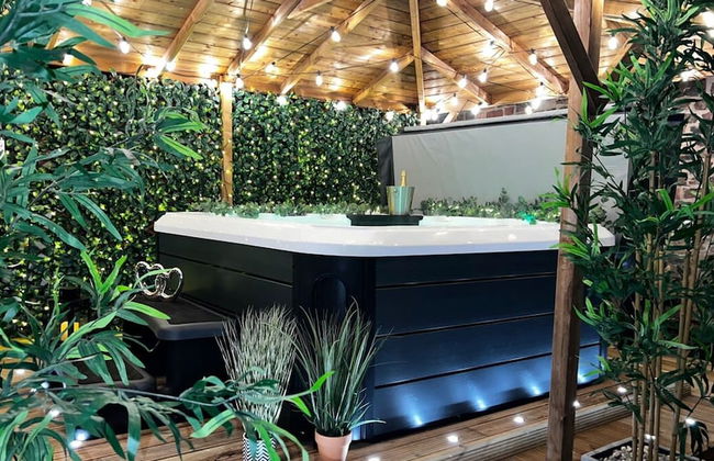 Romance On The Rows - Hot Tub City Centre - Photo 30